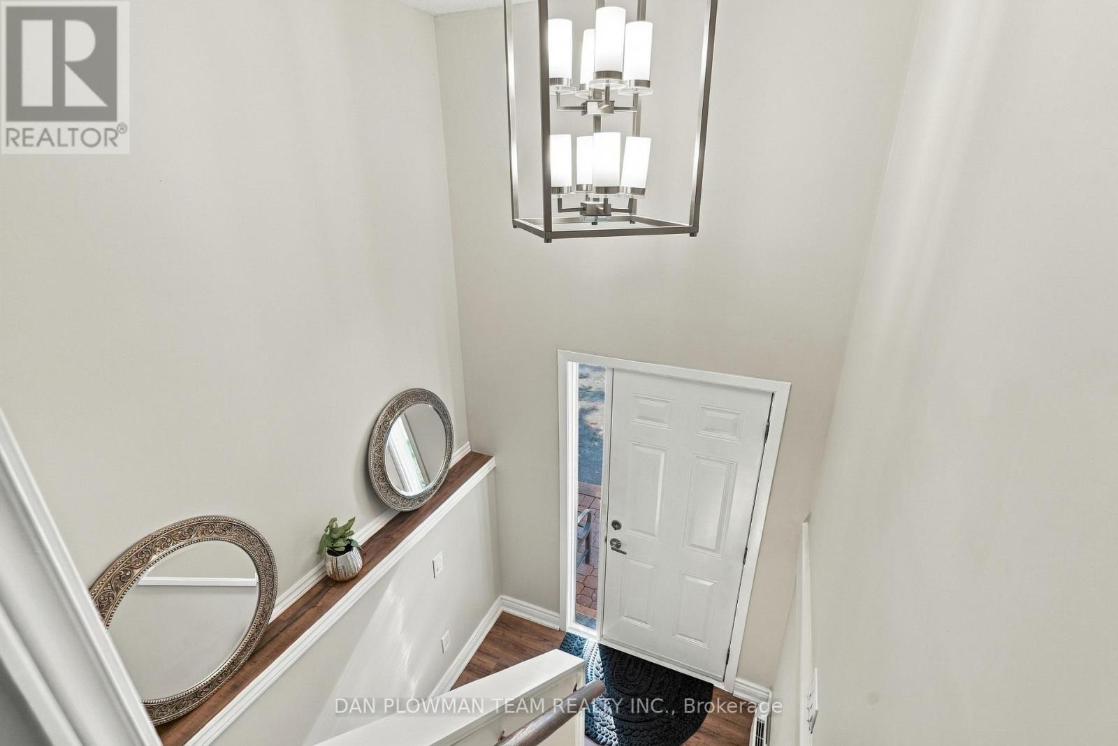 228 Medina Court, Oshawa, Ontario  L1J 7E1 - Photo 3 - E13840846