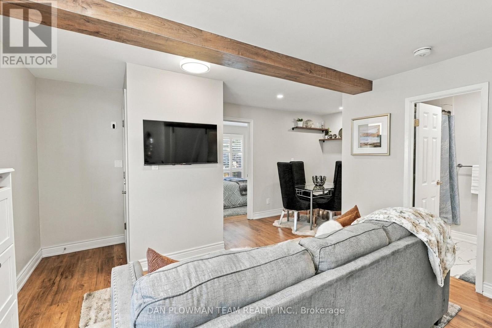 228 Medina Court, Oshawa, Ontario  L1J 7E1 - Photo 4 - E13840846