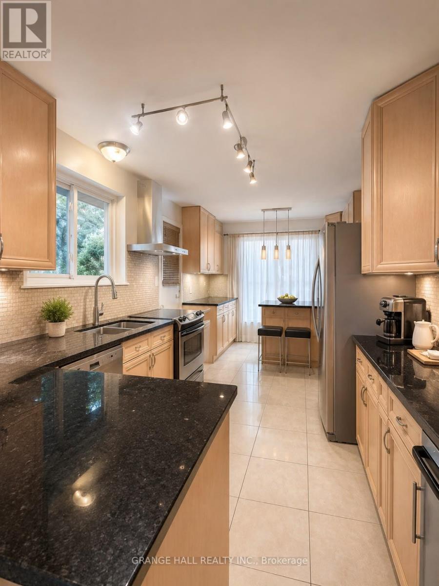 210 Lloyd Manor Road, Toronto, Ontario  M9B 5K6 - Photo 6 - W13840806