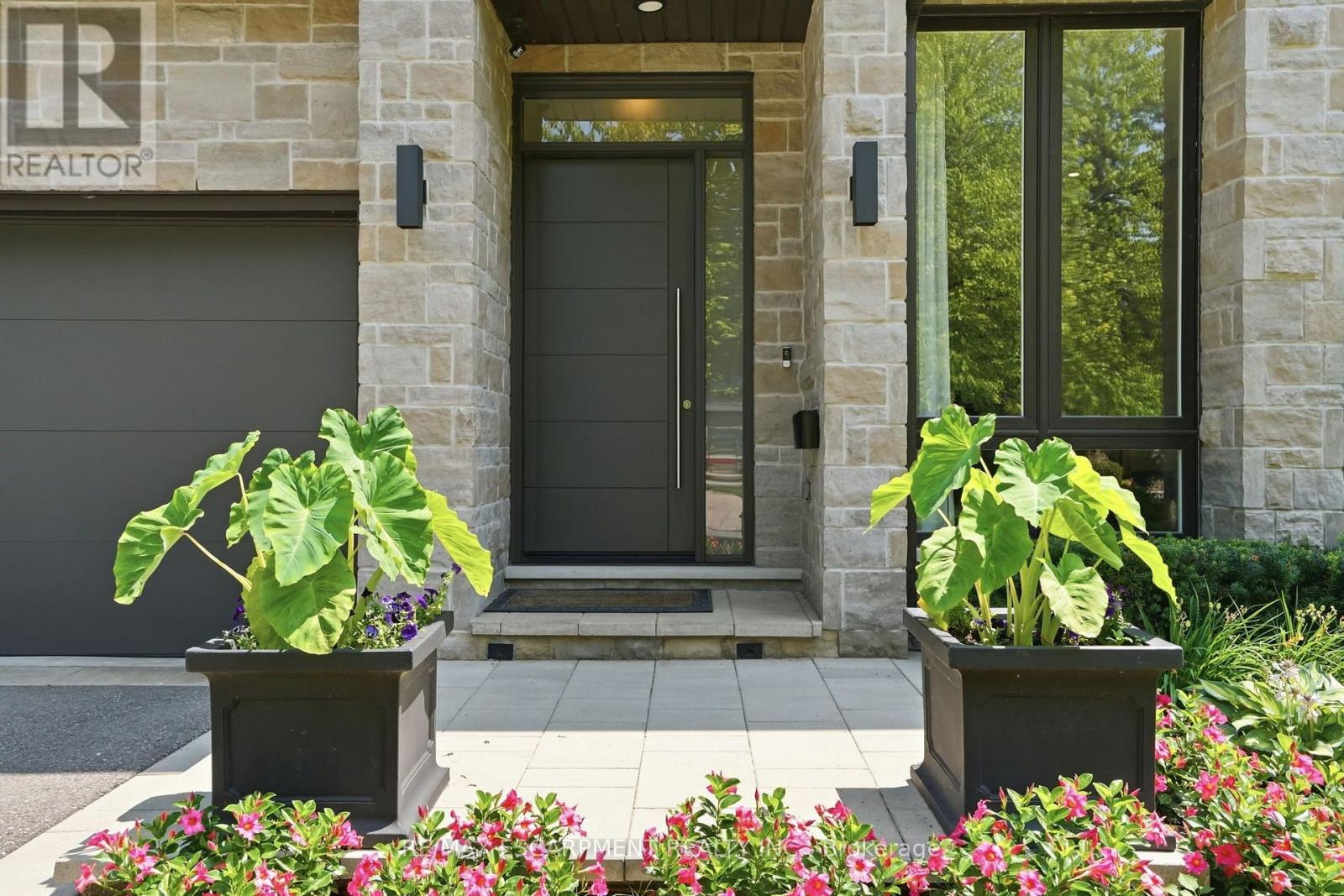 1254 Bramblewood Lane, Mississauga, Ontario  L5H 1M1 - Photo 3 - W13840898