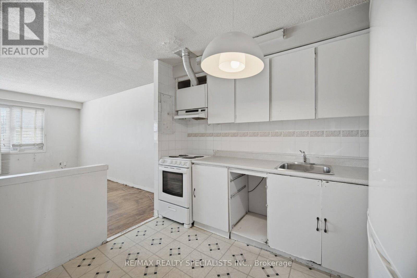 1169 Lakeshore Road E, Mississauga, Ontario  L5E 1G1 - Photo 15 - W13840900