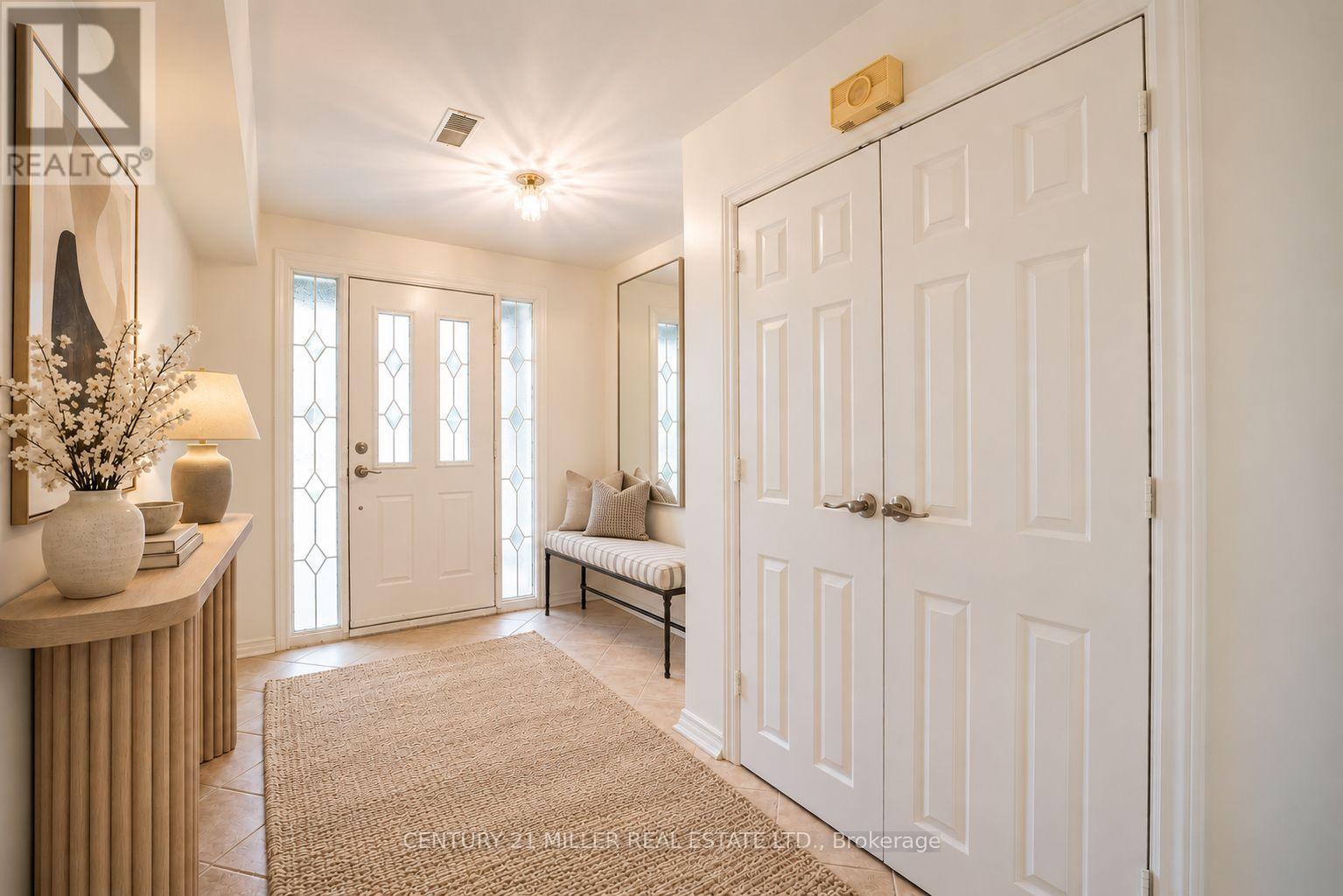 2039 Wakely Street, Oakville, Ontario  L6L 2K3 - Photo 2 - W13808938