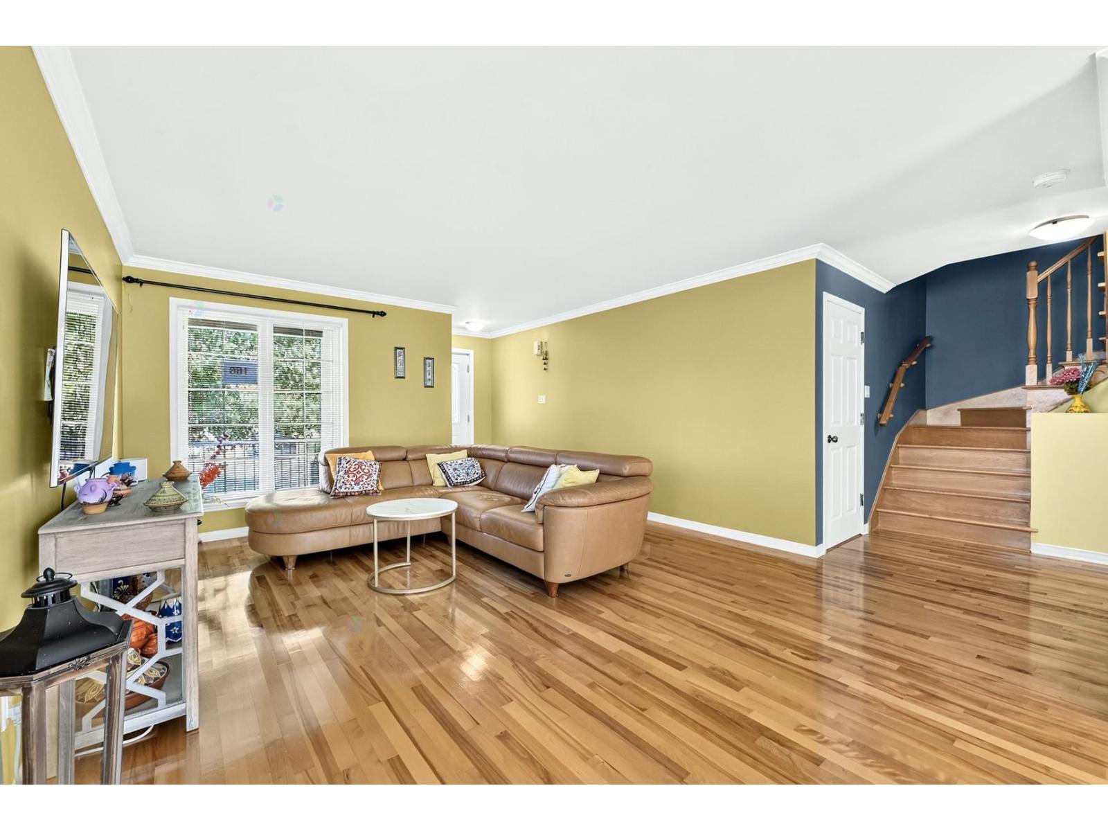 166 Rue Bach Vaudreuil-Dorion Quebec Canada J7V0M7 2