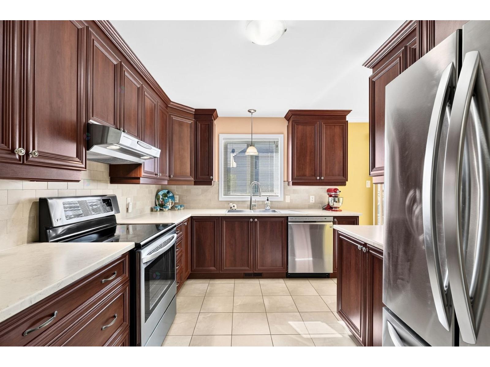 166 Rue Bach Vaudreuil-Dorion Quebec Canada J7V0M7 4