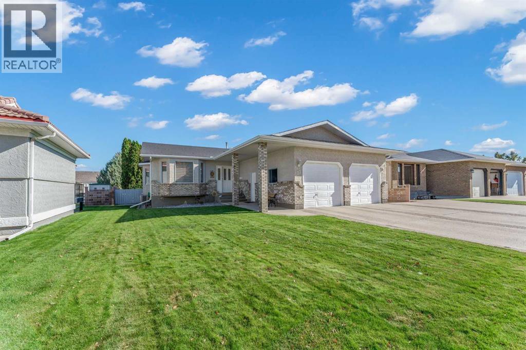 33 Park Meadows Drive Se, Medicine Hat, Alberta  T1B 4C3 - Photo 1 - A2348919