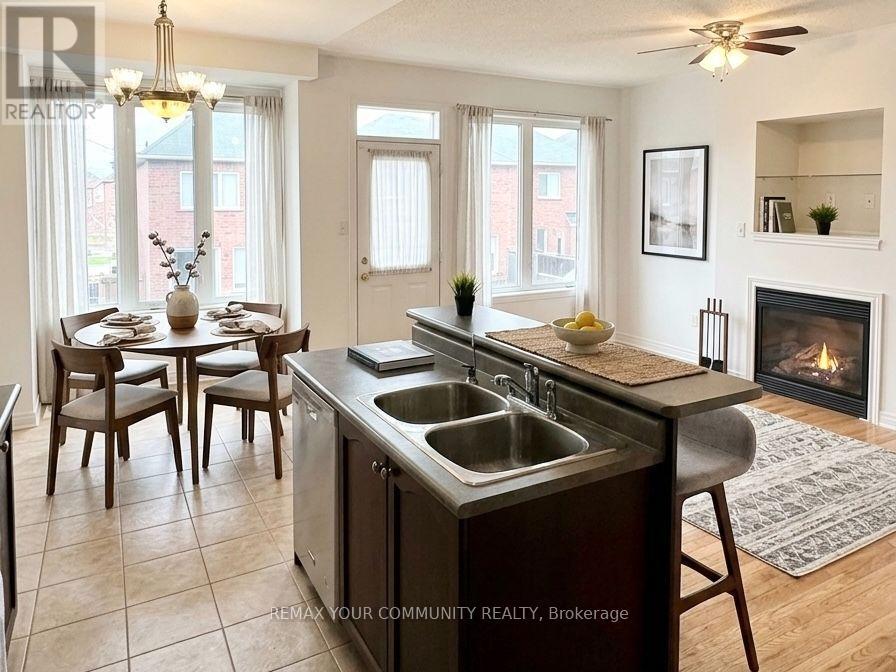 59 Hoppington Avenue, Whitchurch-Stouffville, Ontario  L4A 0L1 - Photo 4 - N13841032