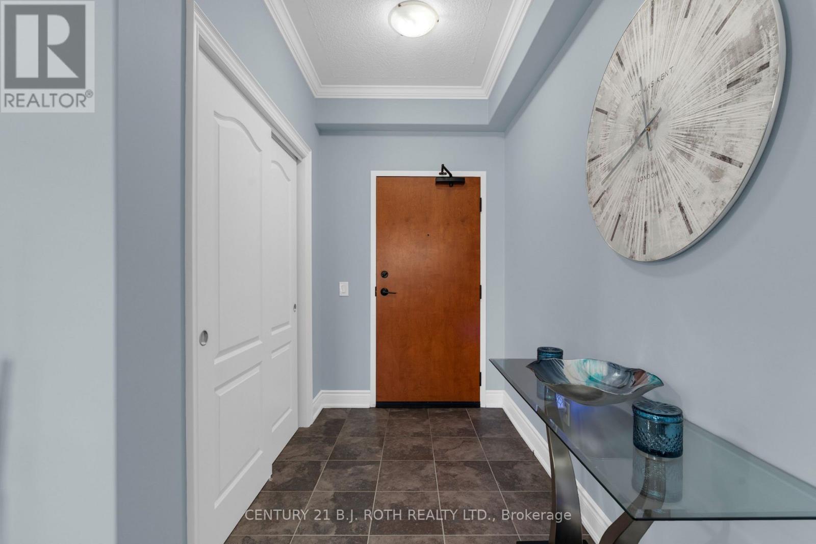 201 - 720 Yonge Street, Barrie, Ontario  L9J 0G9 - Photo 3 - S13841040