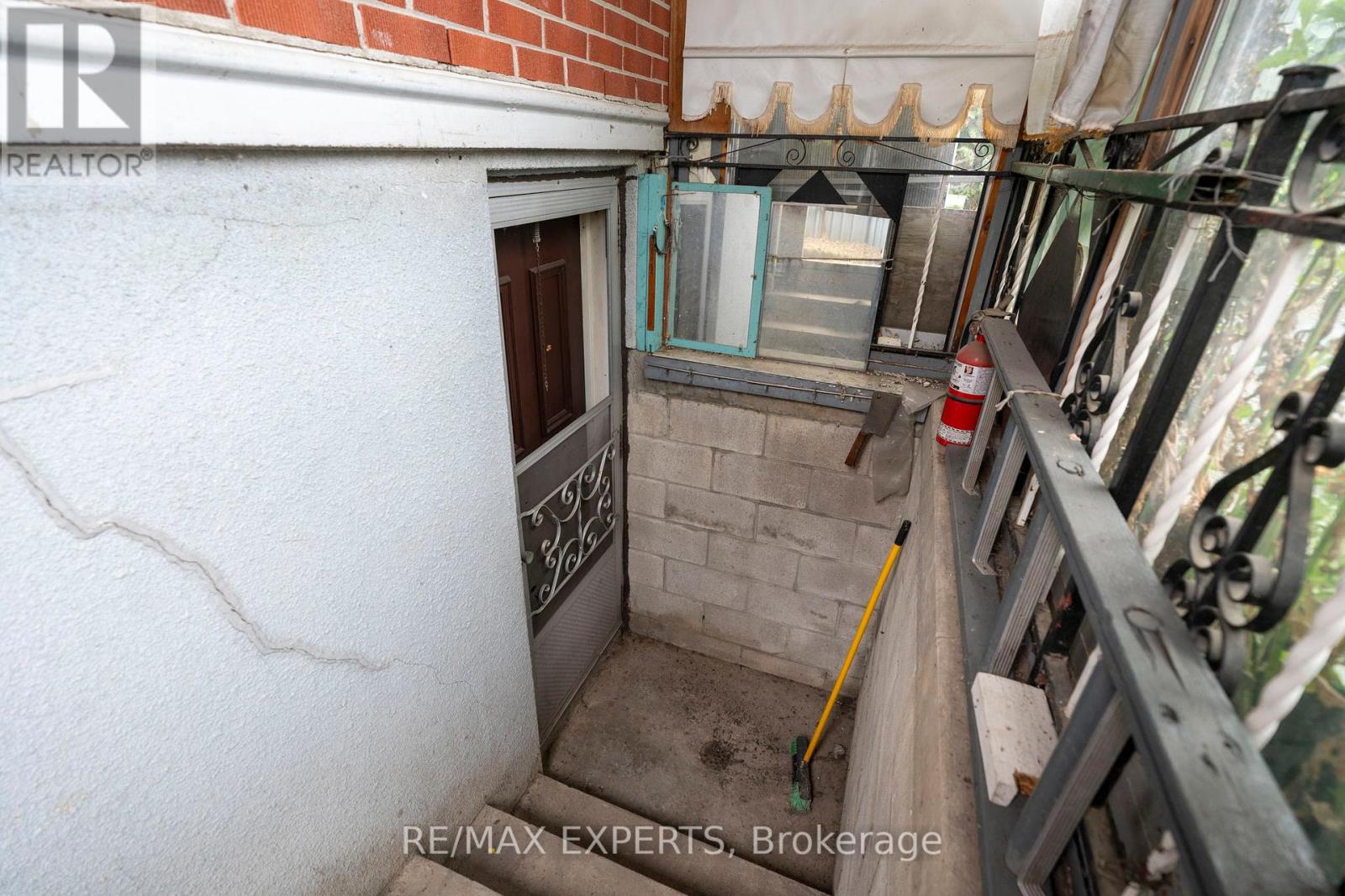 2 Donofree Road, Toronto, Ontario  M6L 2P5 - Photo 31 - W13840932