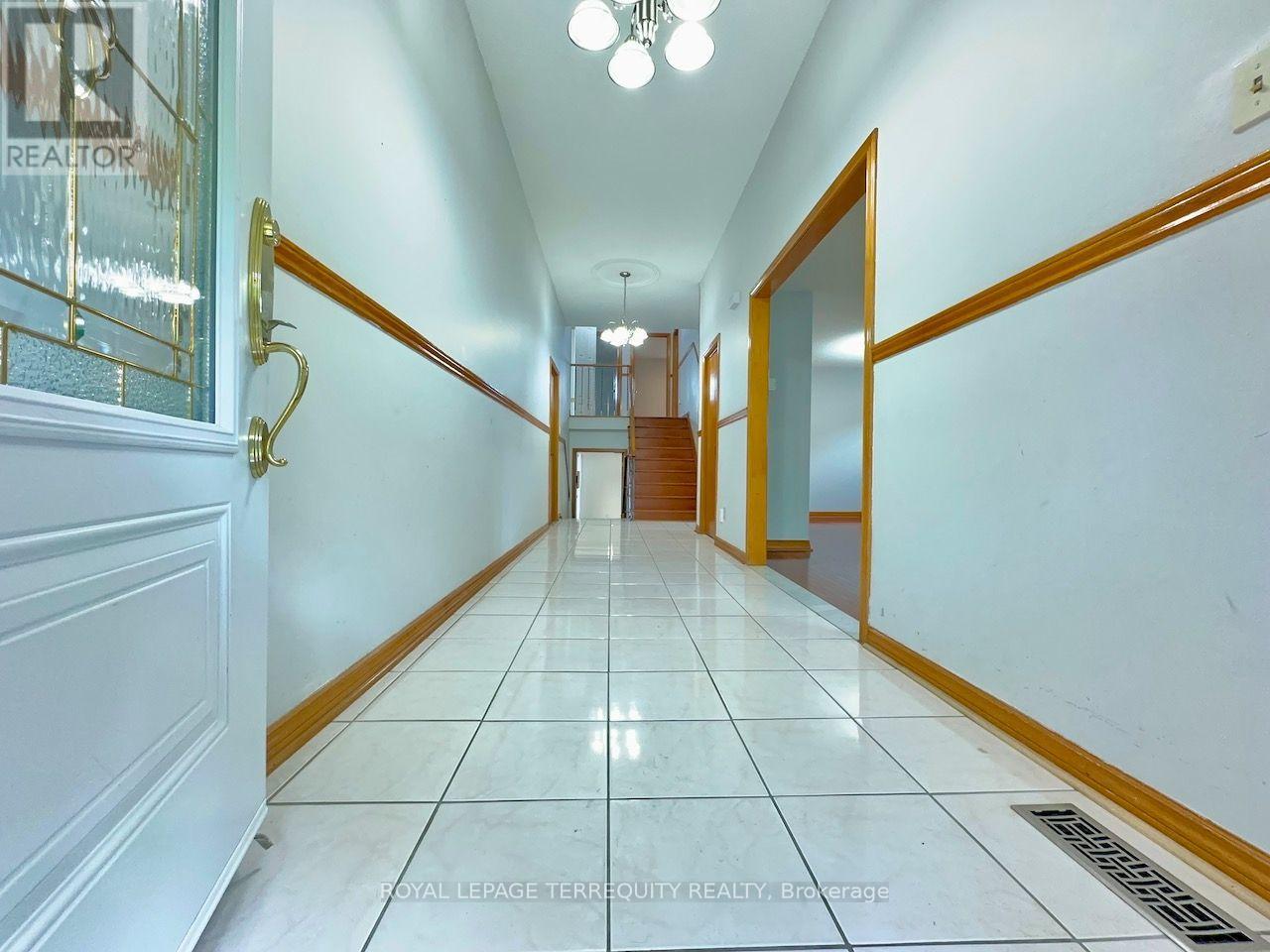 Upper Level - 13 Milford Crescent, Brampton, Ontario  L6S 3E3 - Photo 10 - W13840938