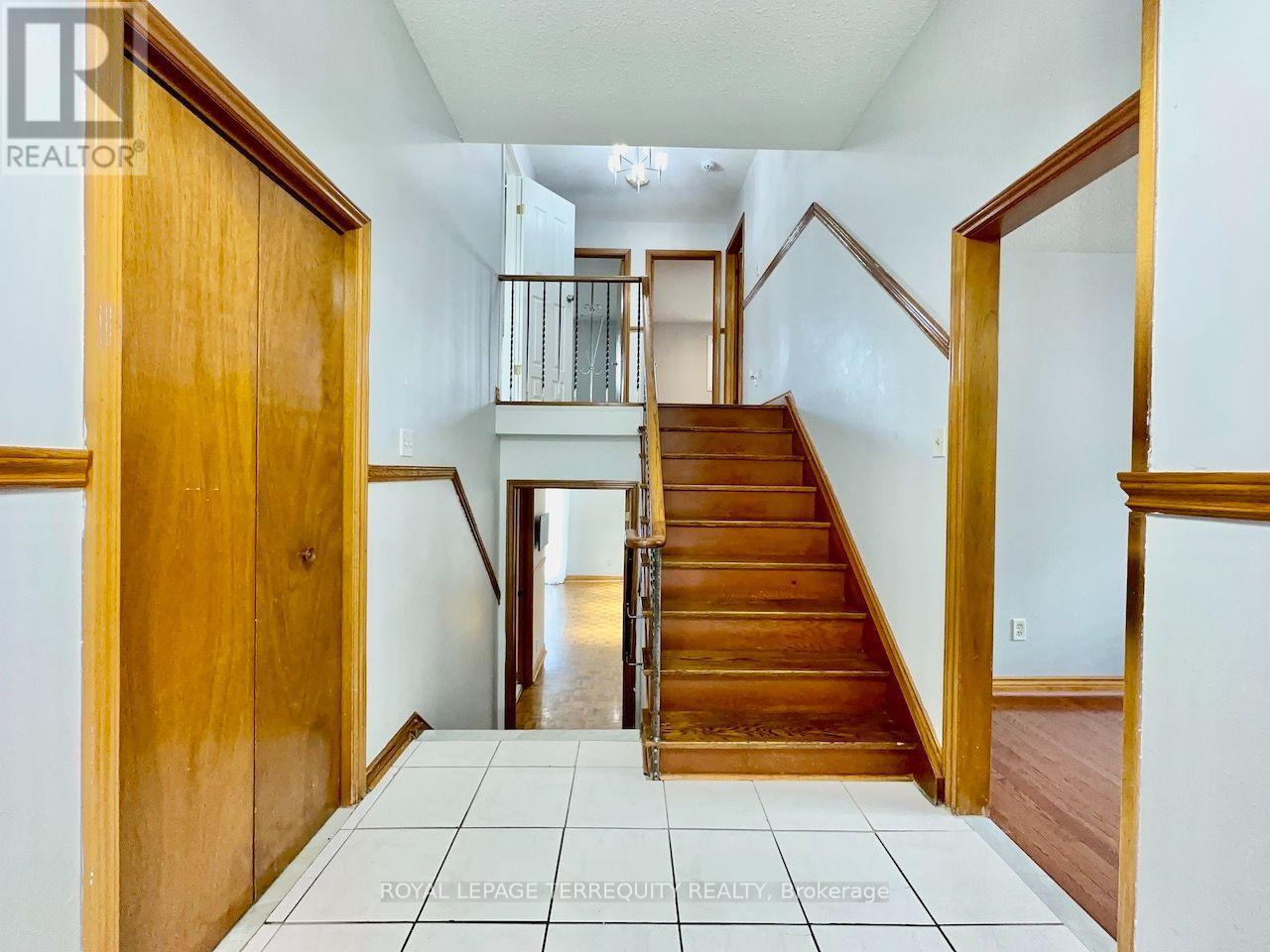 Upper Level - 13 Milford Crescent, Brampton, Ontario  L6S 3E3 - Photo 11 - W13840938