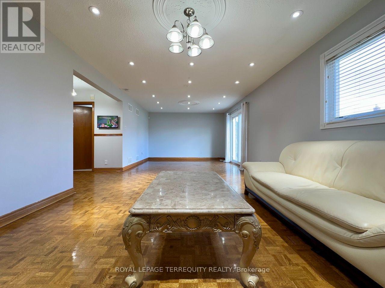 Upper Level - 13 Milford Crescent, Brampton, Ontario  L6S 3E3 - Photo 30 - W13840938