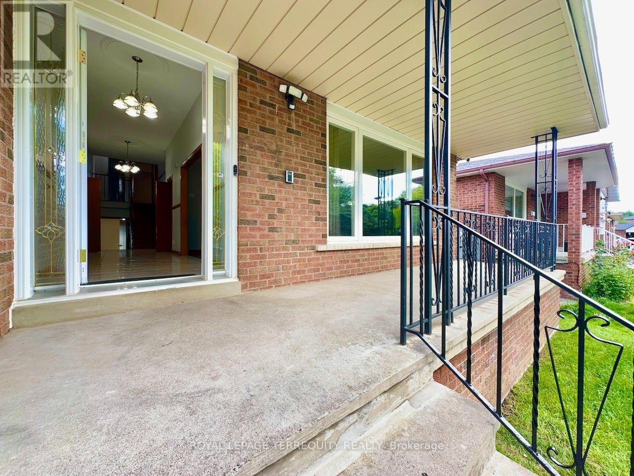 Upper Level - 13 Milford Crescent, Brampton, Ontario  L6S 3E3 - Photo 4 - W13840938