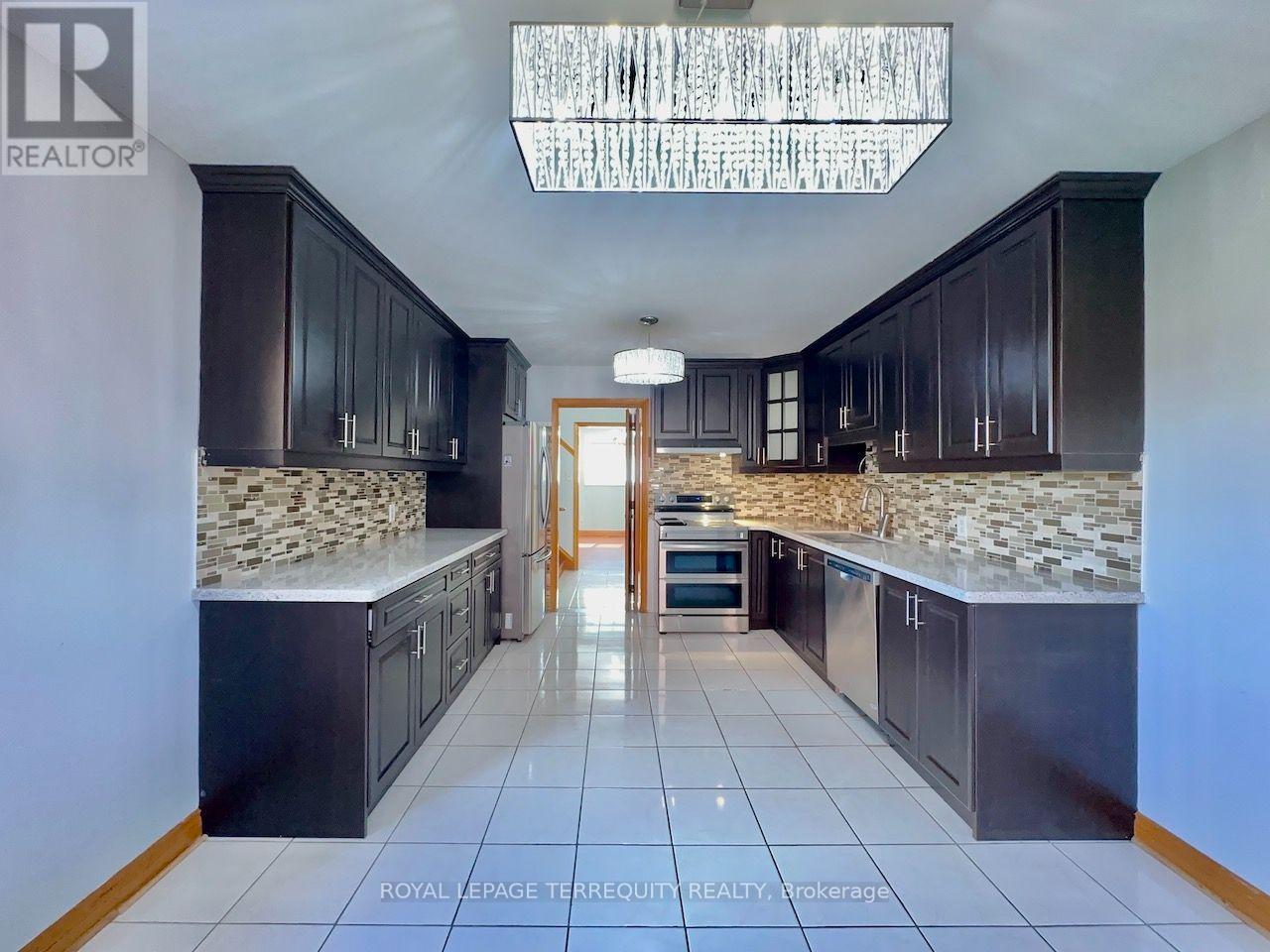 Upper Level - 13 Milford Crescent, Brampton, Ontario  L6S 3E3 - Photo 5 - W13840938