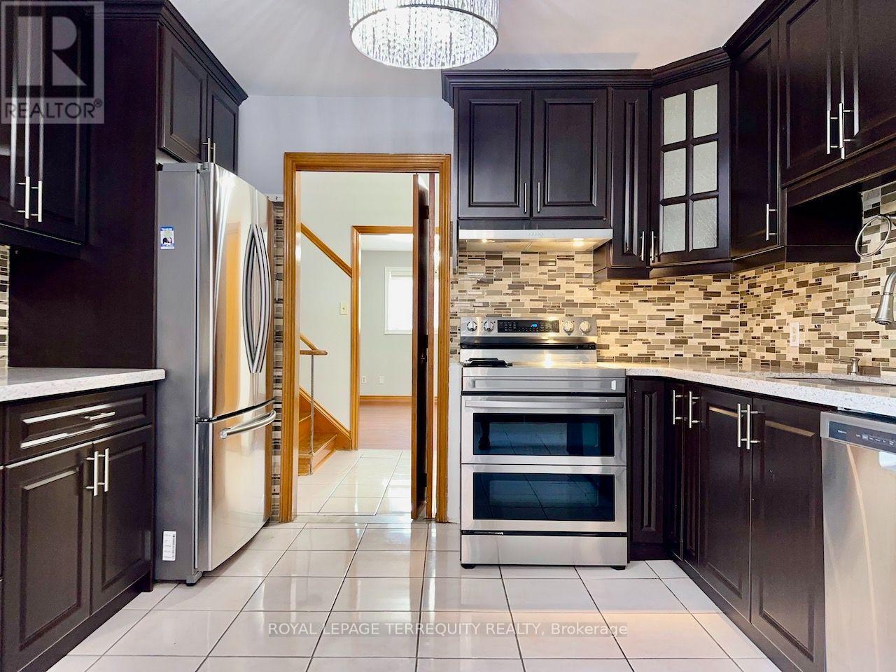 Upper Level - 13 Milford Crescent, Brampton, Ontario  L6S 3E3 - Photo 7 - W13840938