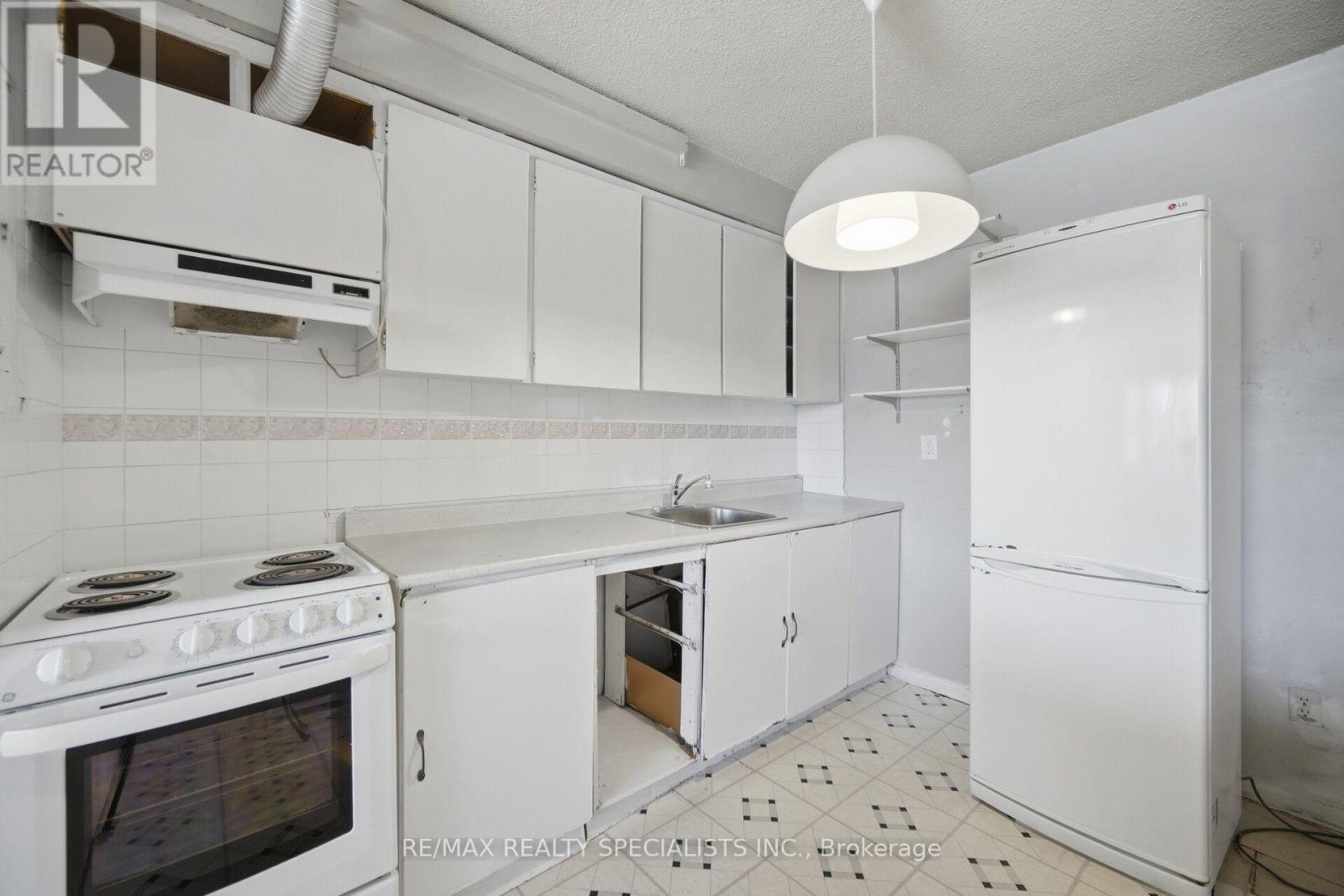 1169 Lakeshore Road E, Mississauga, Ontario  L5E 1G1 - Photo 16 - W13841004