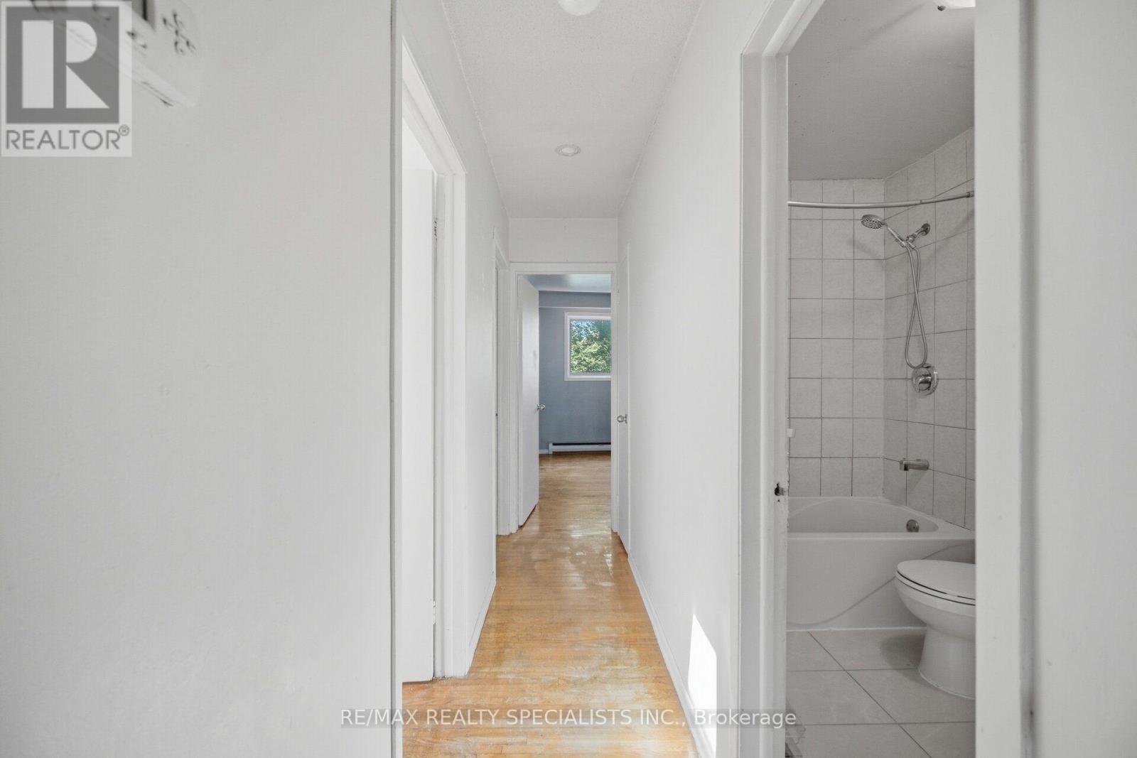 1169 Lakeshore Road E, Mississauga, Ontario  L5E 1G1 - Photo 18 - W13841004