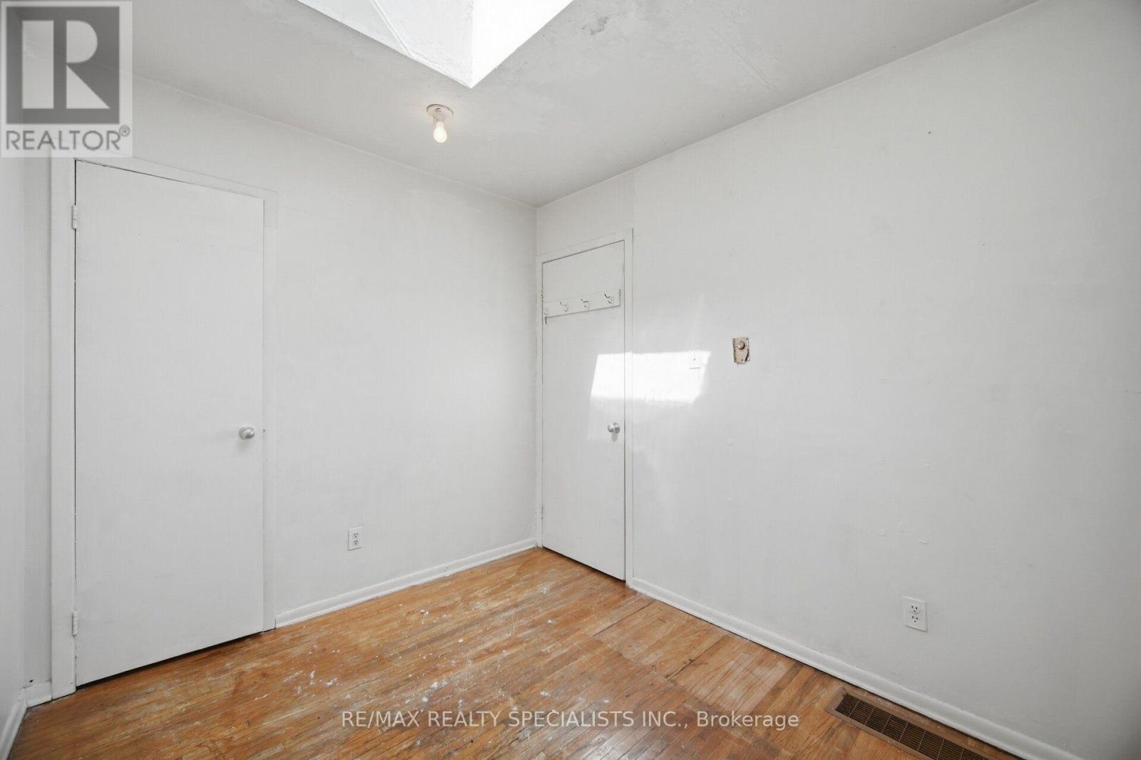 1169 Lakeshore Road E, Mississauga, Ontario  L5E 1G1 - Photo 25 - W13841004