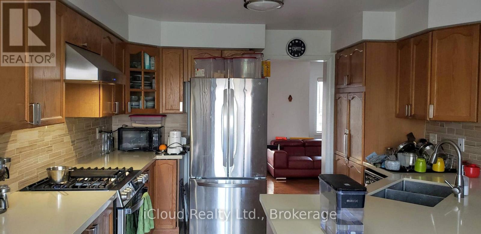 1675 Samuelson Circle, Mississauga, Ontario  L5N 7Z8 - Photo 2 - W13841054
