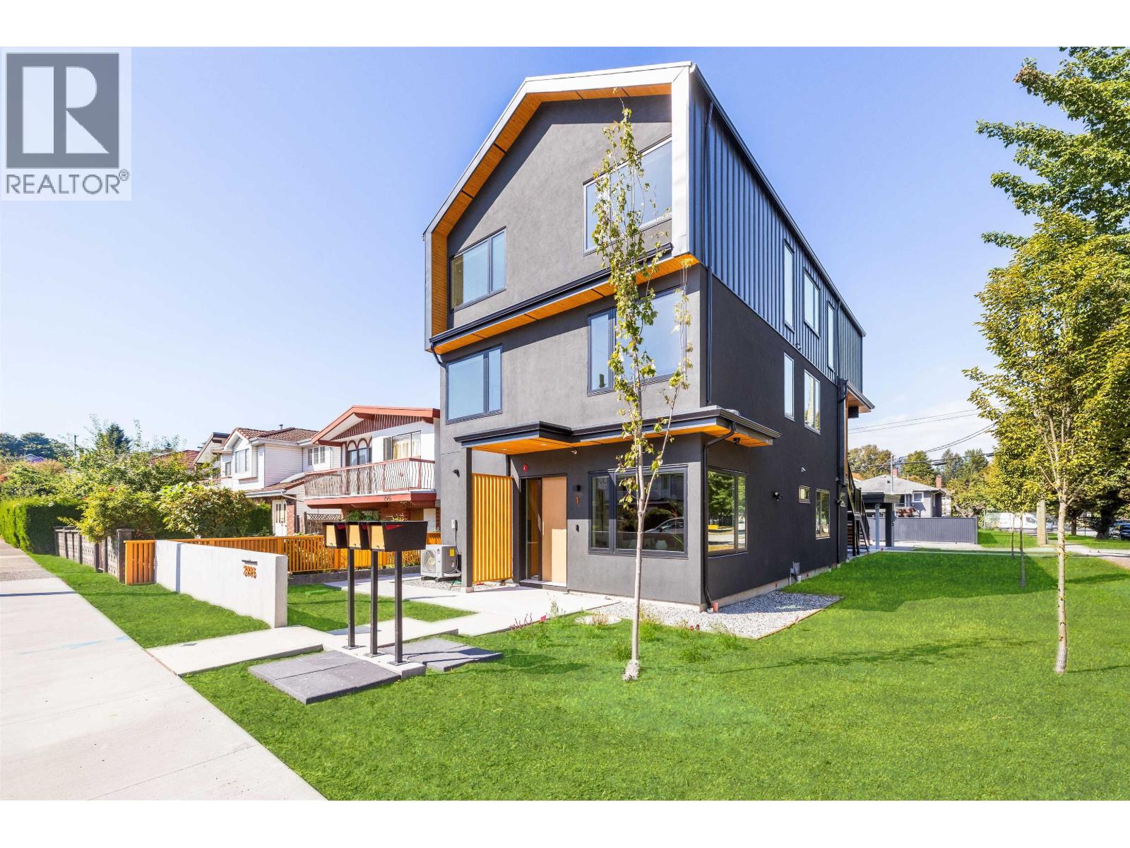 1 2995 Adanac Street, Vancouver, British Columbia  V5K 2N4 - Photo 2 - R3163065