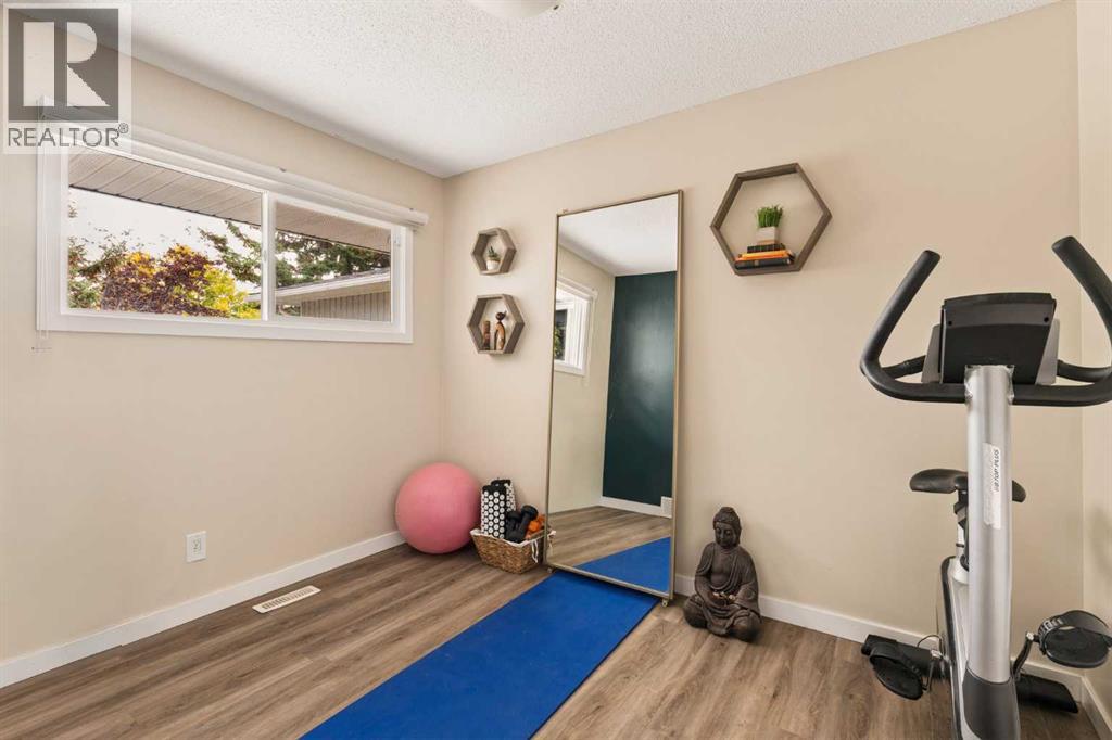 228 Midridge Crescent Se, Calgary, Alberta  T2X 1C6 - Photo 27 - A2347936