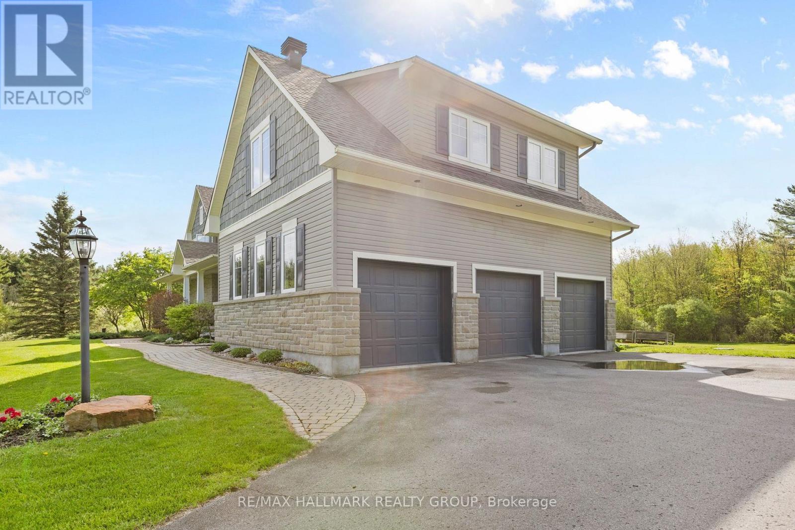 137 Goodman Drive, Ottawa, Ontario  K2W 1C7 - Photo 2 - X13841198