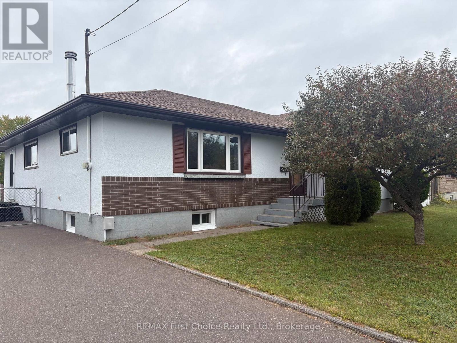69 MATTHEWS ST. STREET, Thunder Bay, Ontario