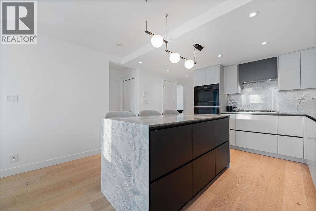 2607 583 BEACH CRESCENT