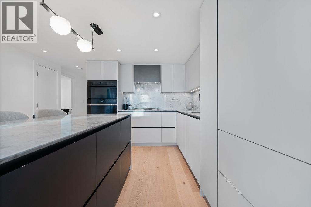 2607 583 BEACH CRESCENT