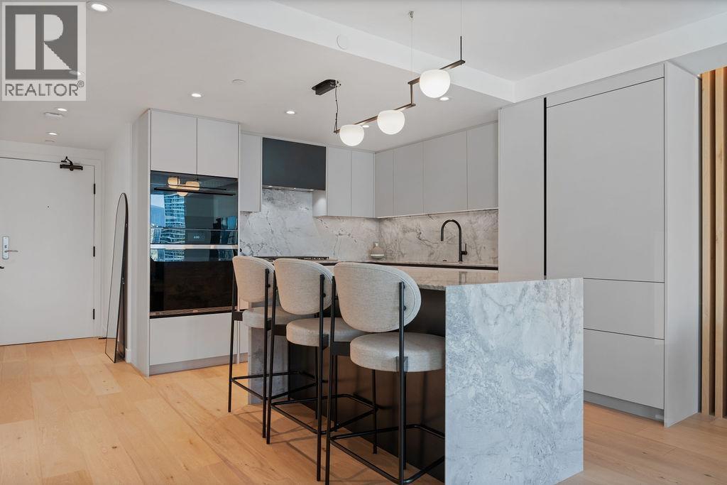 2607 583 BEACH CRESCENT