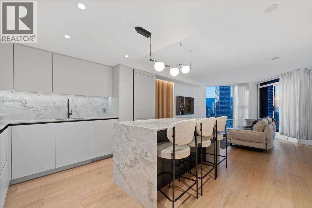 2607 583 BEACH CRESCENT