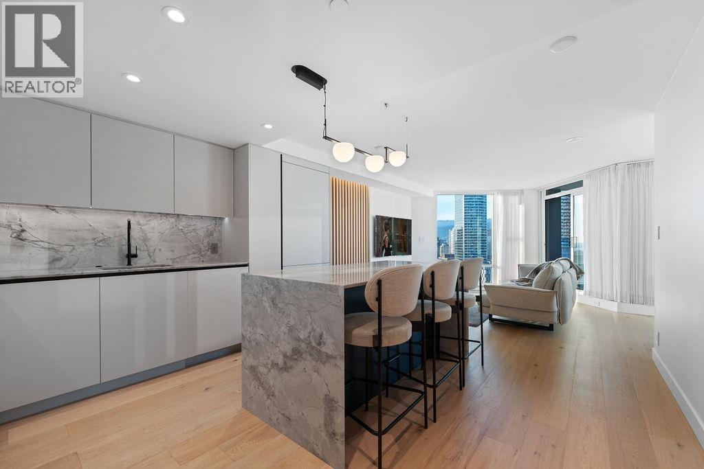 2607 583 BEACH CRESCENT