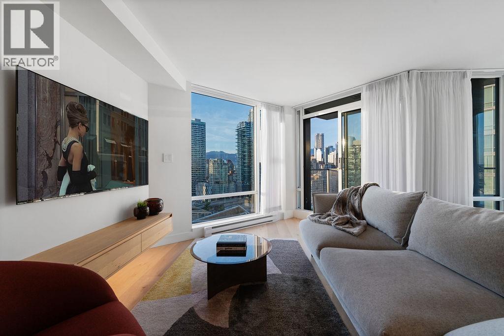 2607 583 BEACH CRESCENT