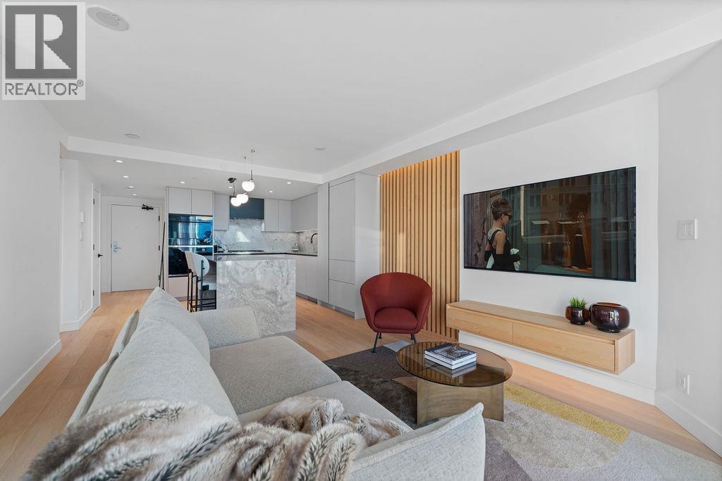 2607 583 BEACH CRESCENT
