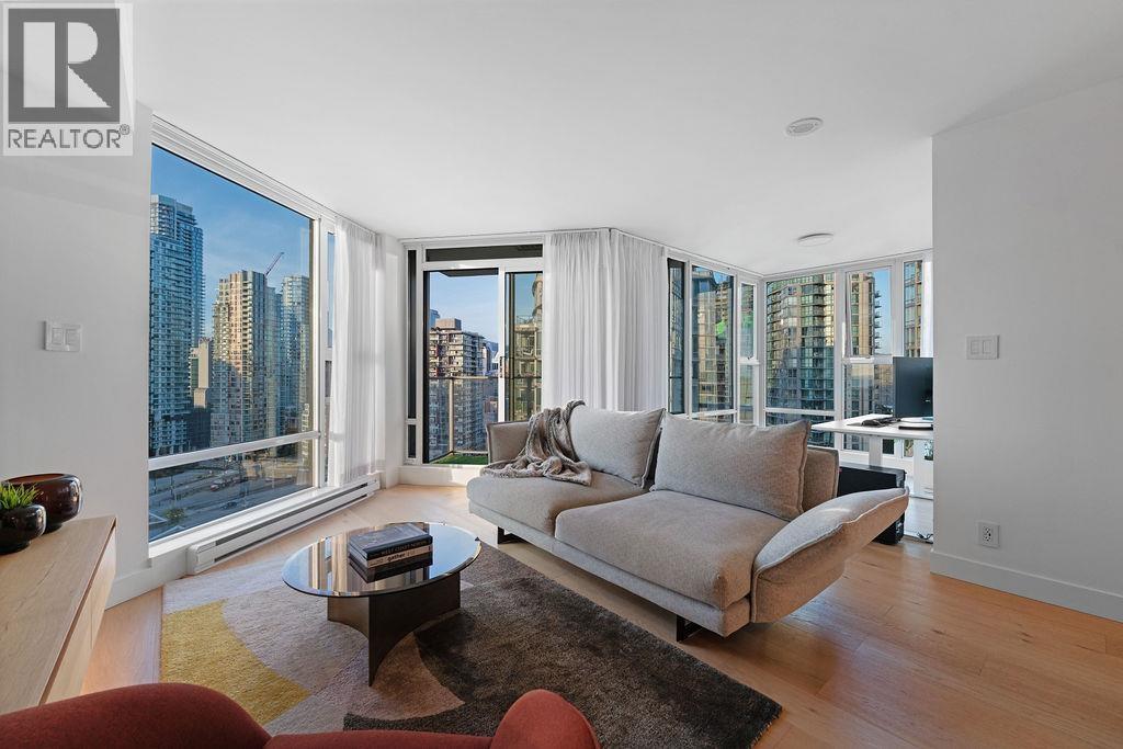 2607 583 BEACH CRESCENT