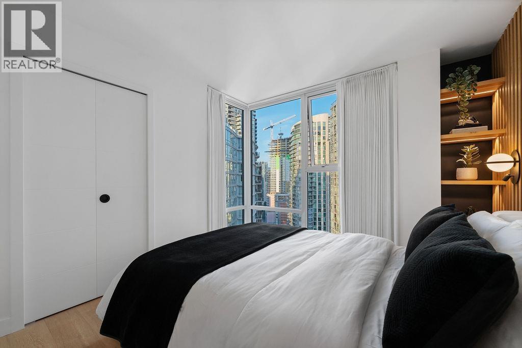 2607 583 BEACH CRESCENT
