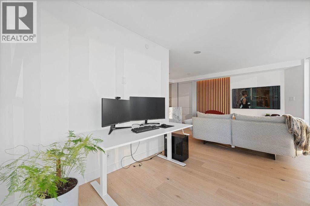 2607 583 BEACH CRESCENT