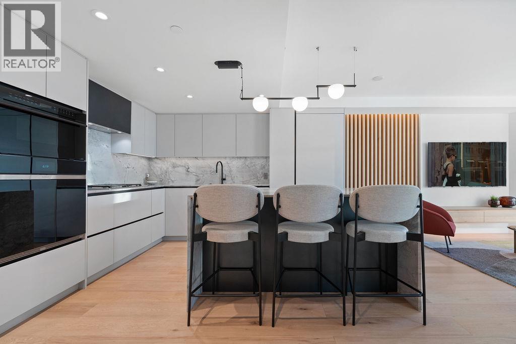 2607 583 BEACH CRESCENT