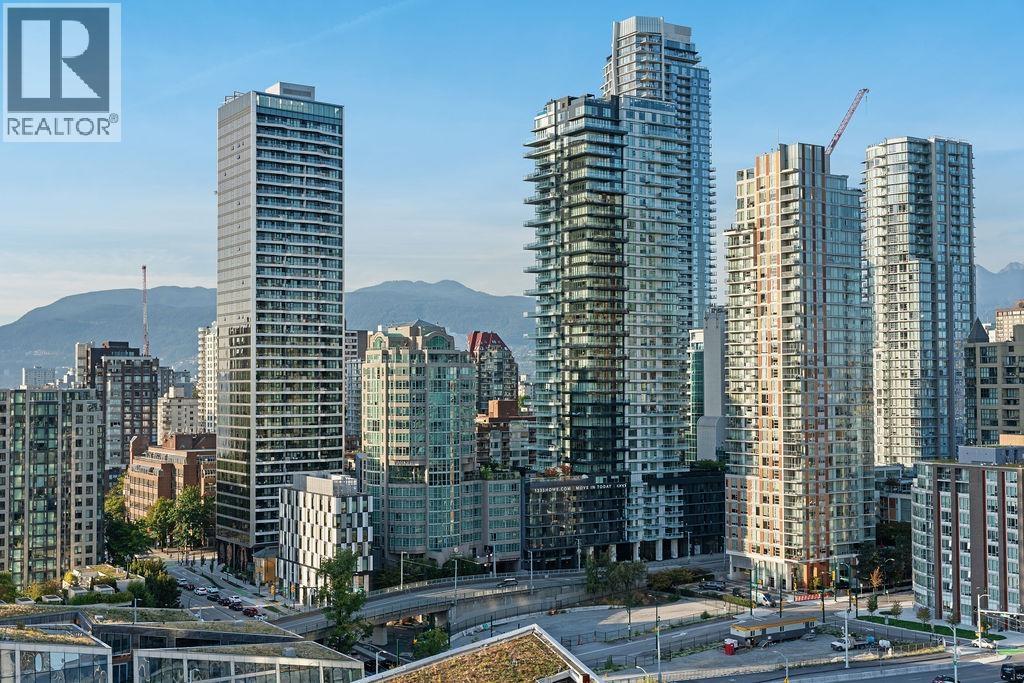 2607 583 BEACH CRESCENT