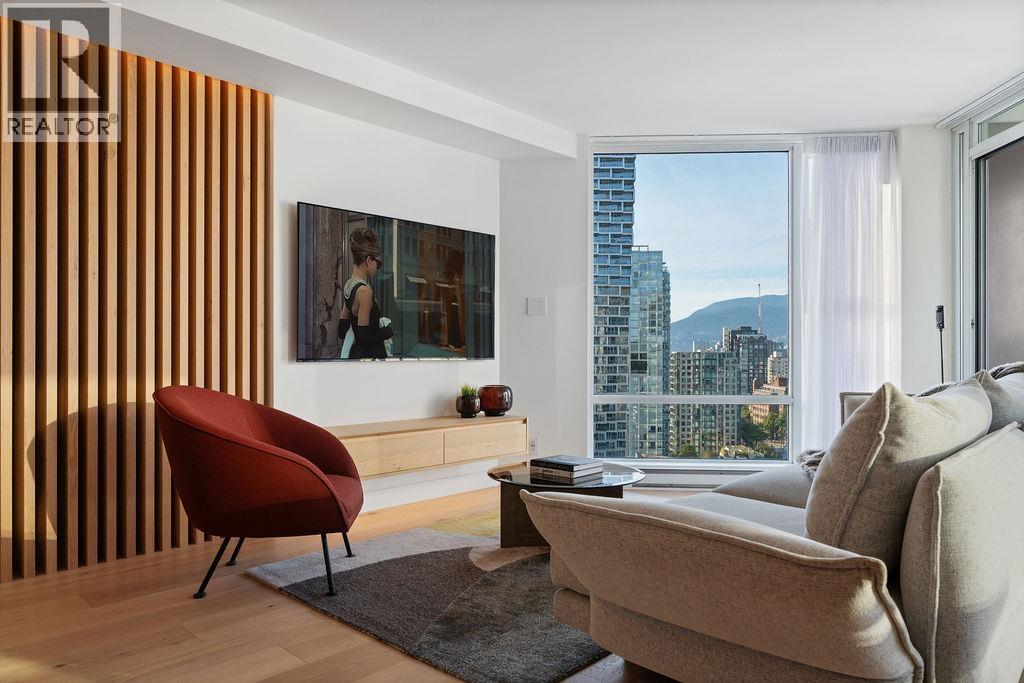 2607 583 BEACH CRESCENT