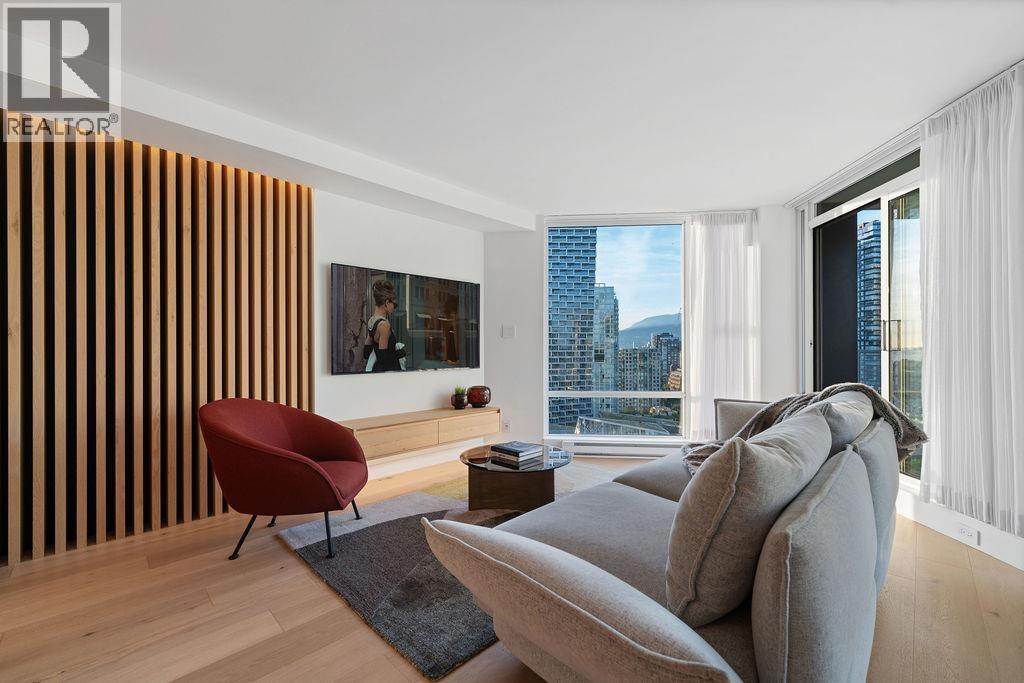 2607 583 BEACH CRESCENT
