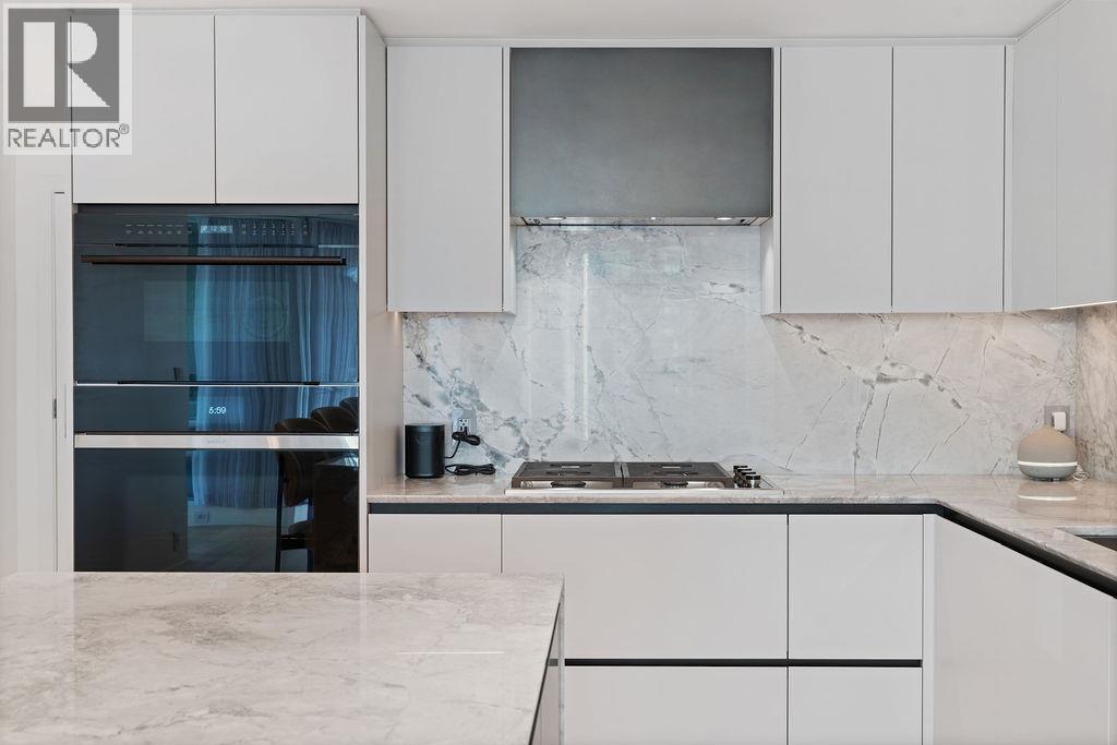 2607 583 BEACH CRESCENT