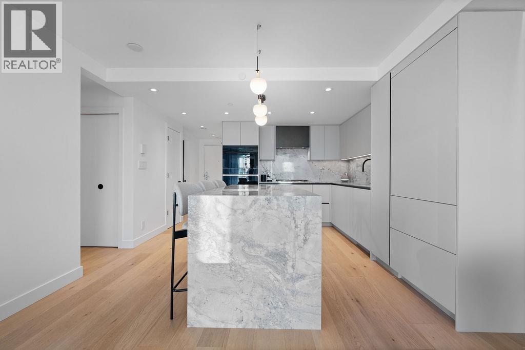 2607 583 BEACH CRESCENT