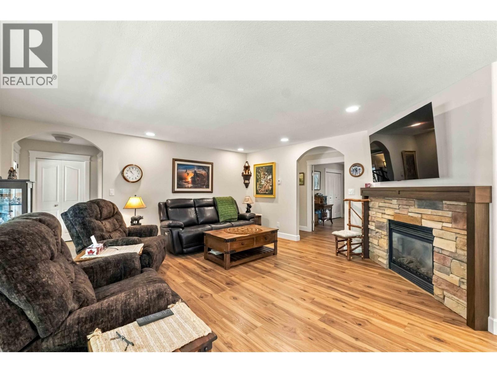 11 23100 129 AVENUE