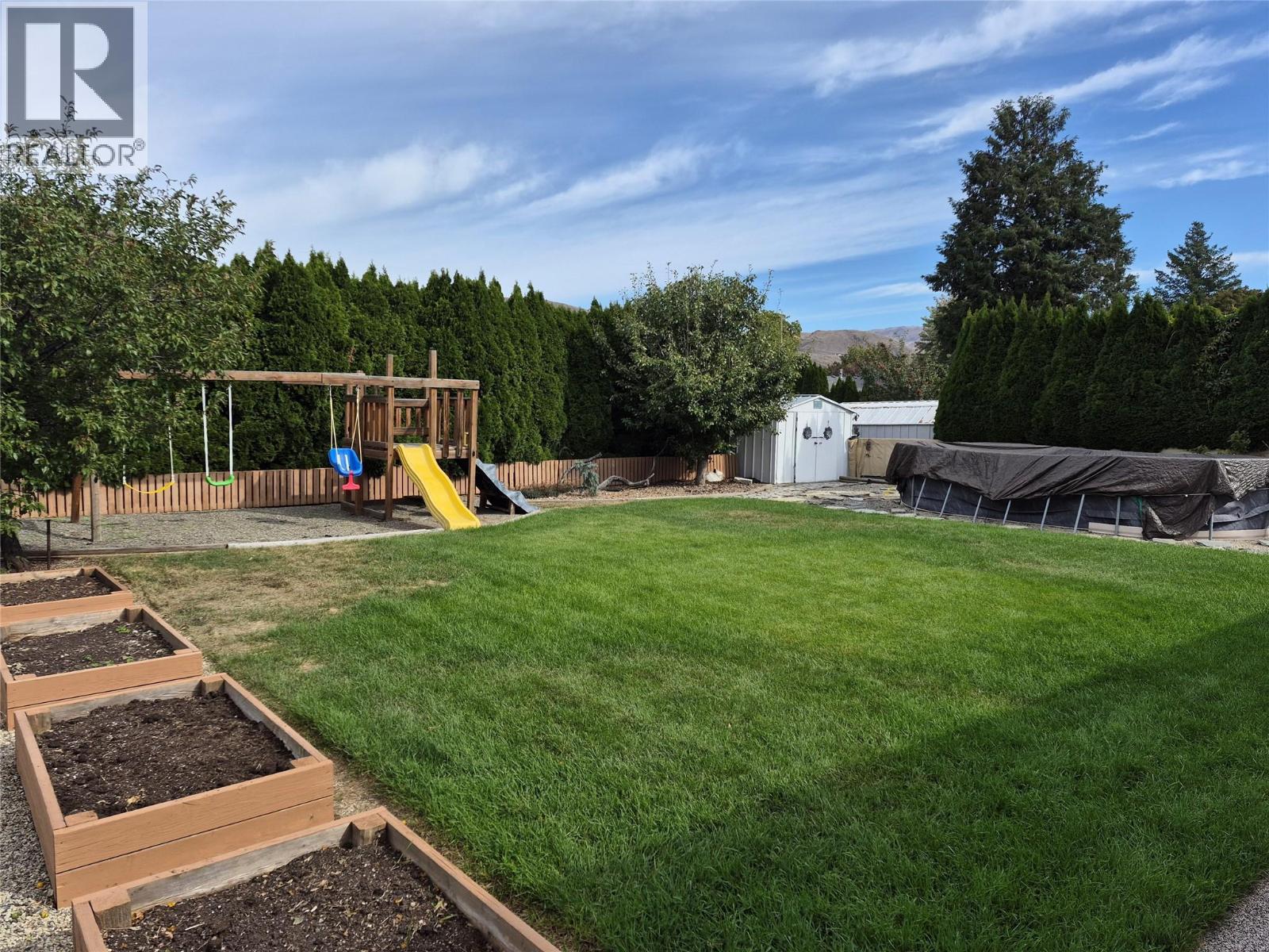 2236 GREENFIELD Avenue