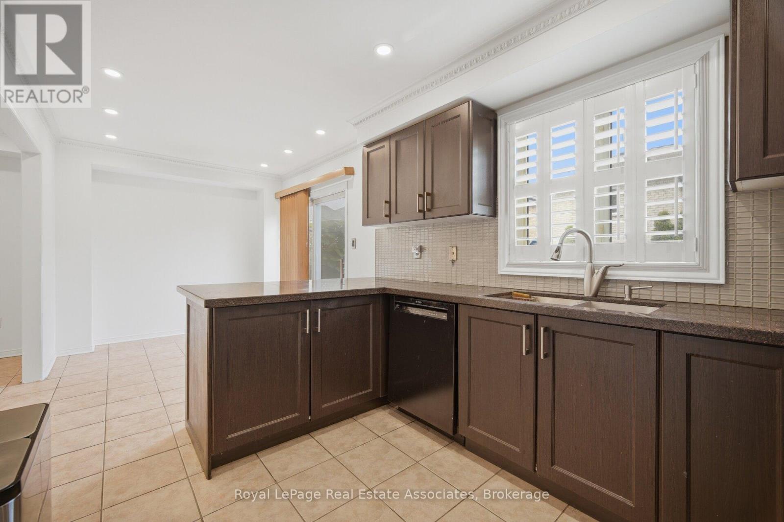 70 Echoridge Drive, Brampton (Fletcher's Meadow), Ontario  L7A 3L6 - Photo 20 - W13841176