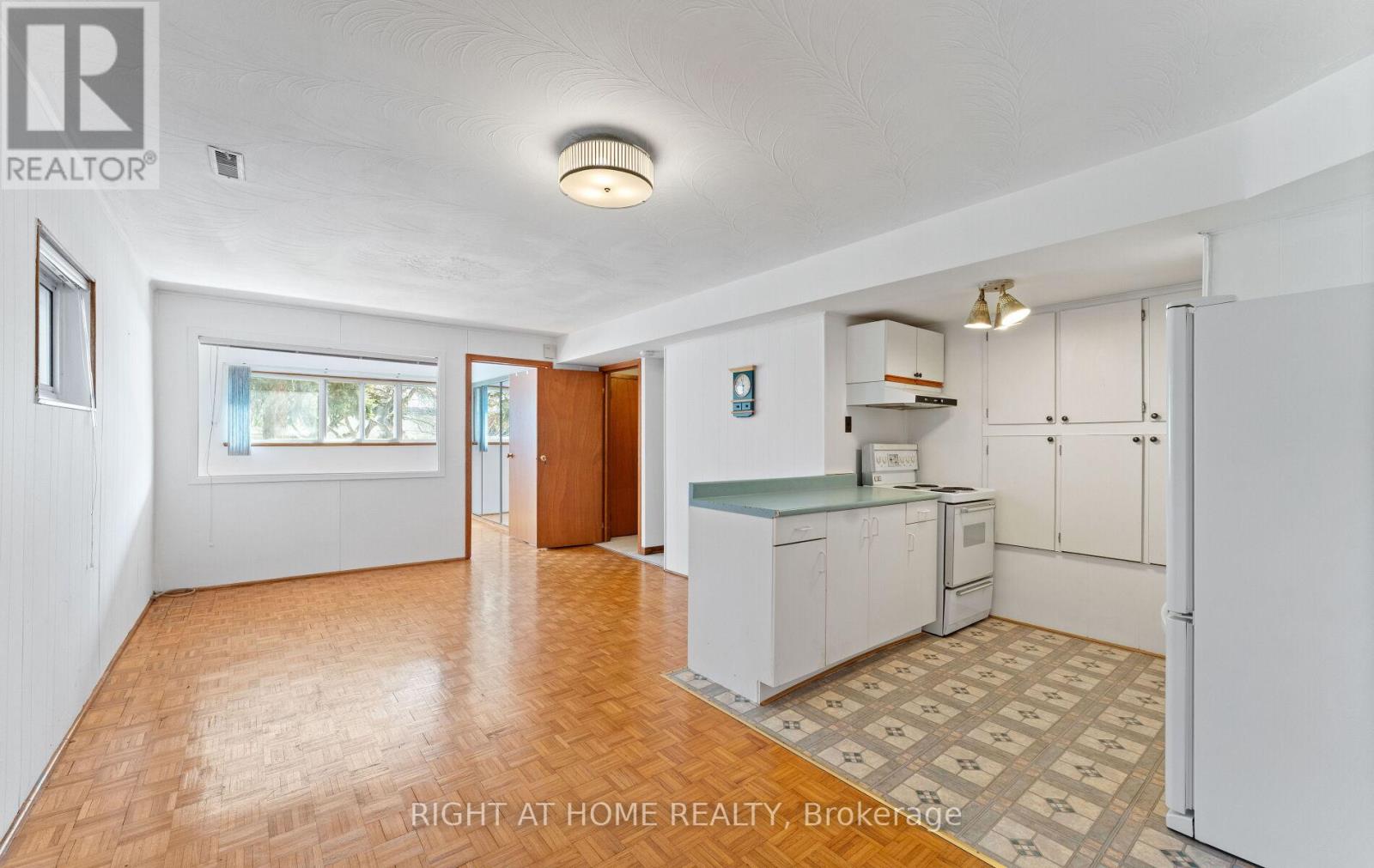41 Knoll Drive, Toronto, Ontario  M9A 4G9 - Photo 32 - W13219232
