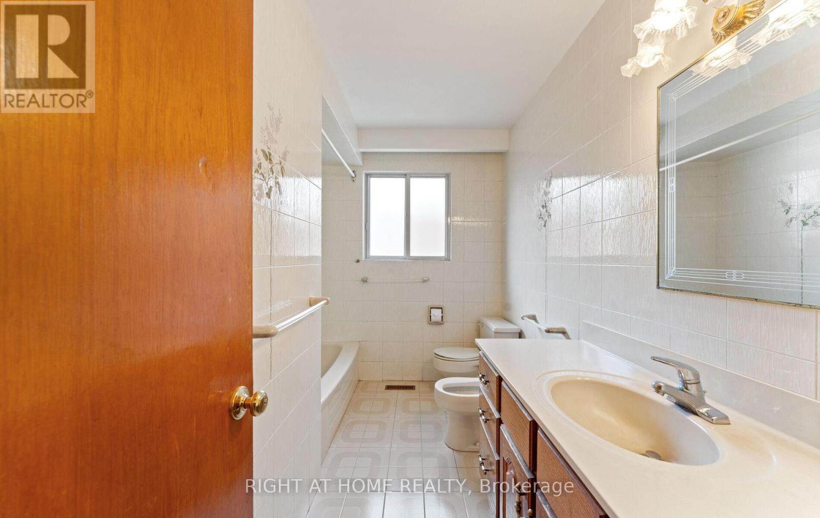41 Knoll Drive, Toronto, Ontario  M9A 4G9 - Photo 28 - W13219232