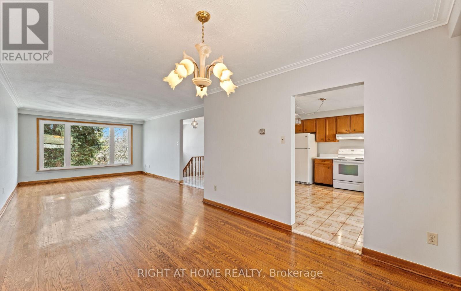 41 Knoll Drive, Toronto, Ontario  M9A 4G9 - Photo 9 - W13219232