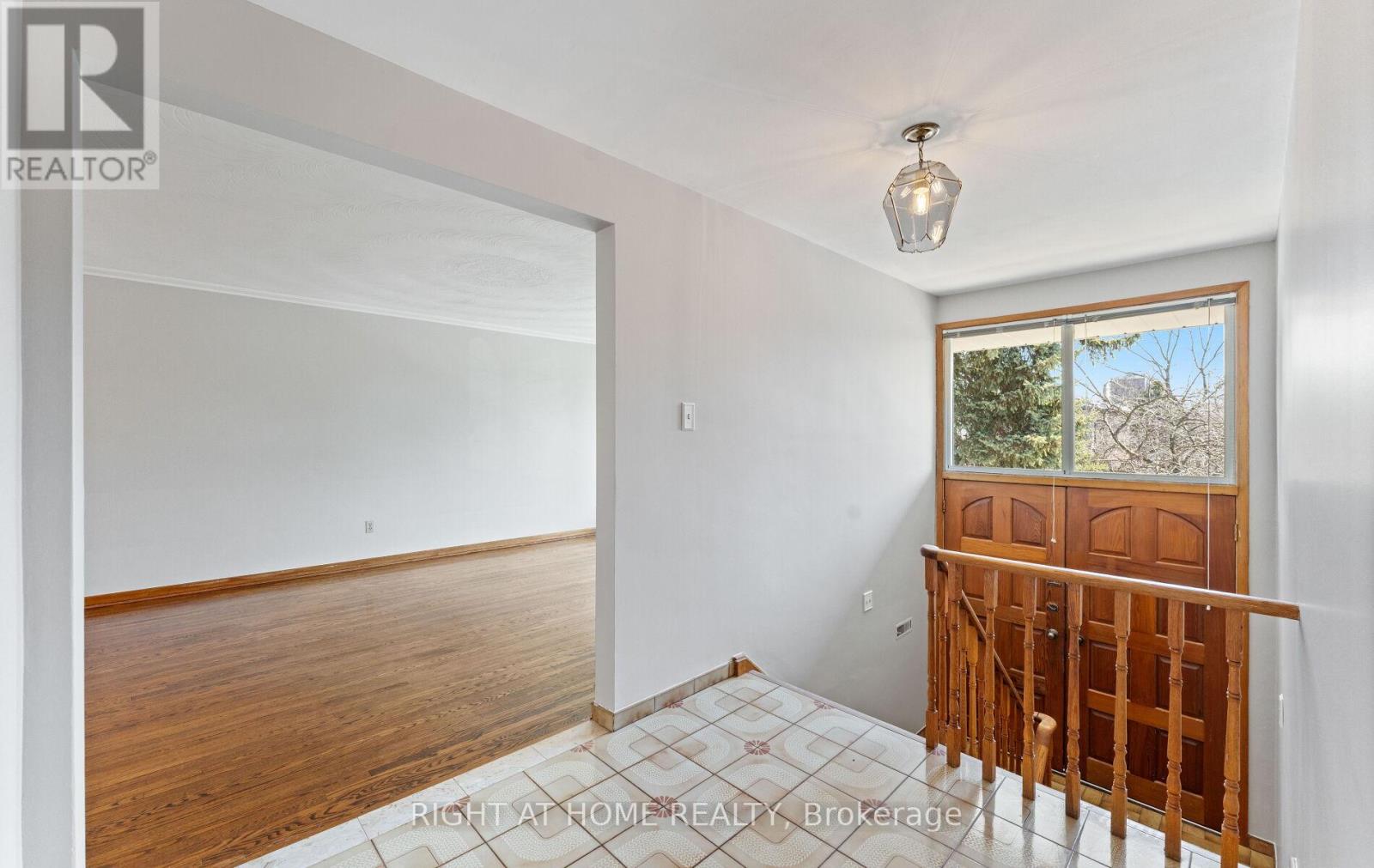 41 Knoll Drive, Toronto, Ontario  M9A 4G9 - Photo 7 - W13219232