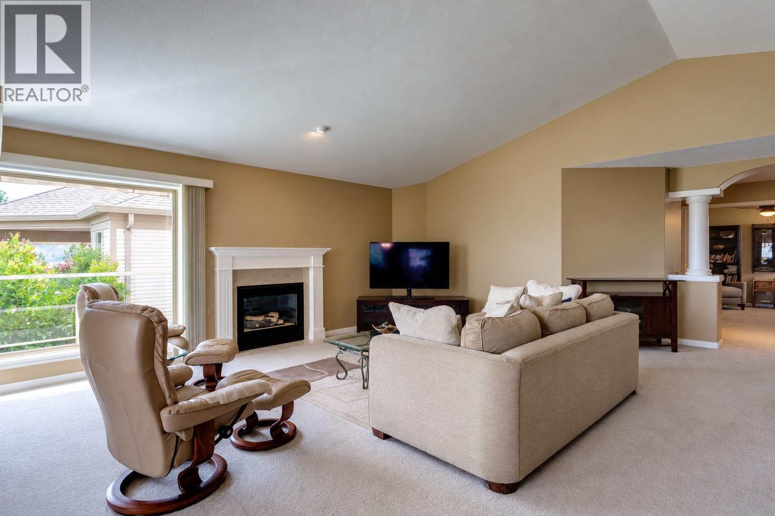 4074 Gellatly Road Unit# 221